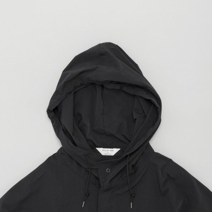 STILL BY HAND スティルバイハンド / CO03261 - INK BLACK フーデッド ナイロンコート Hooded nylon coat | STILL BY HAND | 01