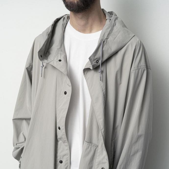 STILL BY HAND スティルバイハンド / CO03261 - KHAKI フーデッド ナイロンコート Hooded nylon coat | STILL BY HAND | 06