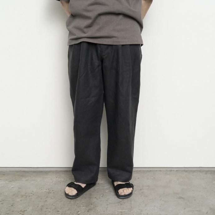 STILL BY HAND スティルバイハンド / PT02262 - CHARCOAL リネン ディープタックパンツ | STILL BY HAND | 05