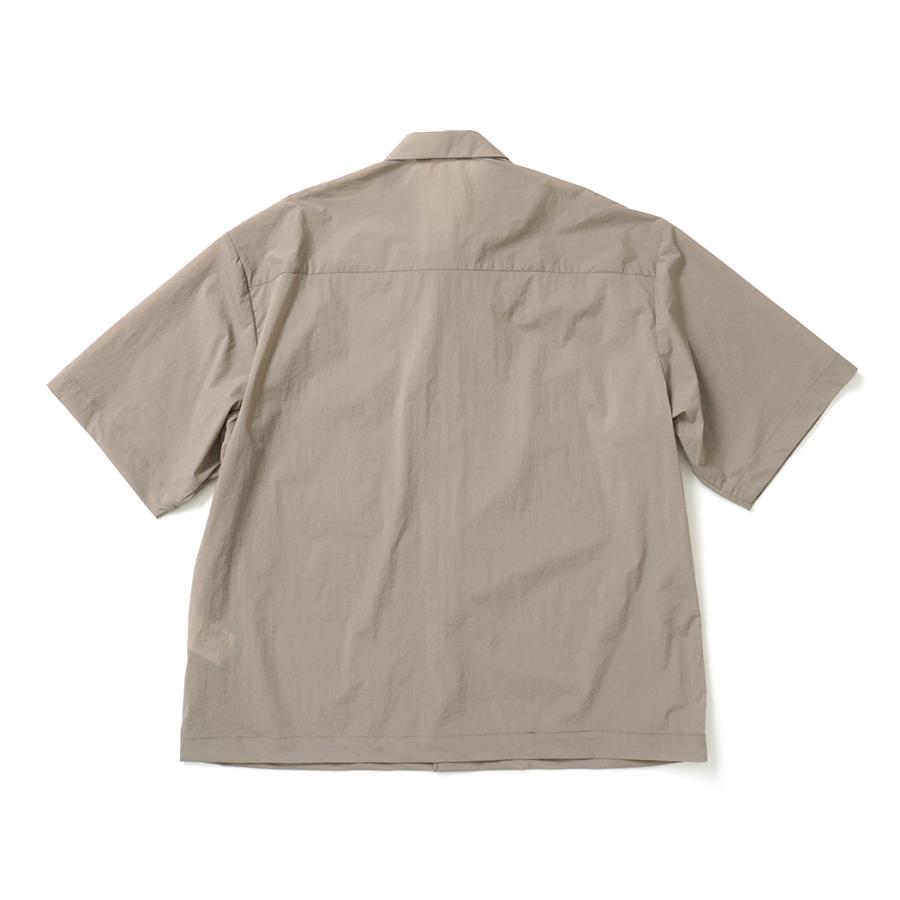 STILL BY HAND スティルバイハンド / SH02262 - GREIGE ナイロン／ポリウレタン 半袖シャツ | STILL BY HAND | 01