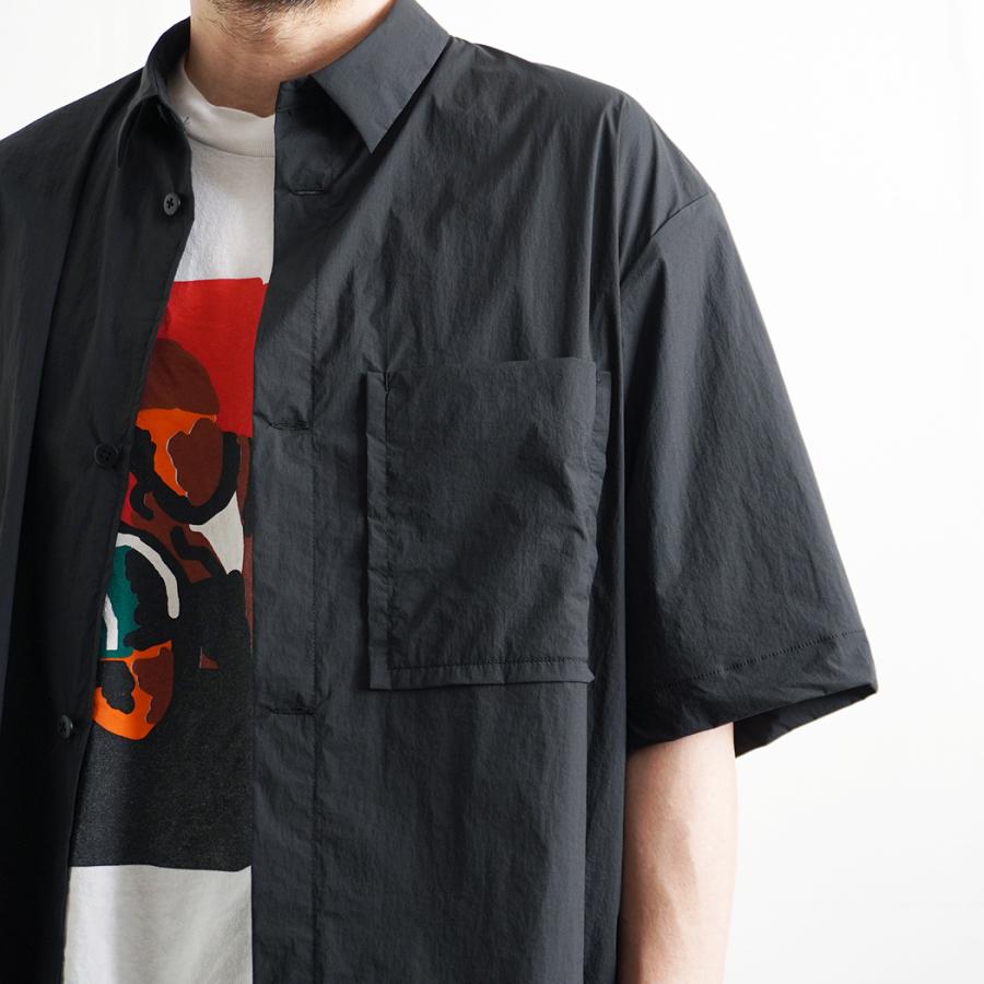 STILL BY HAND スティルバイハンド / SH02262 - GREIGE ナイロン／ポリウレタン 半袖シャツ | STILL BY HAND | 05