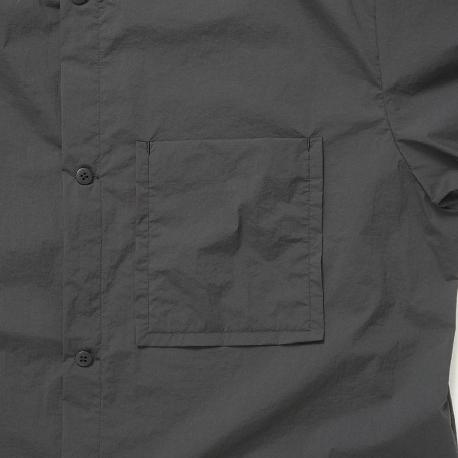 STILL BY HAND スティルバイハンド / SH02262 - CHARCOAL ナイロン／ポリウレタン 半袖シャツ | STILL BY HAND | 03