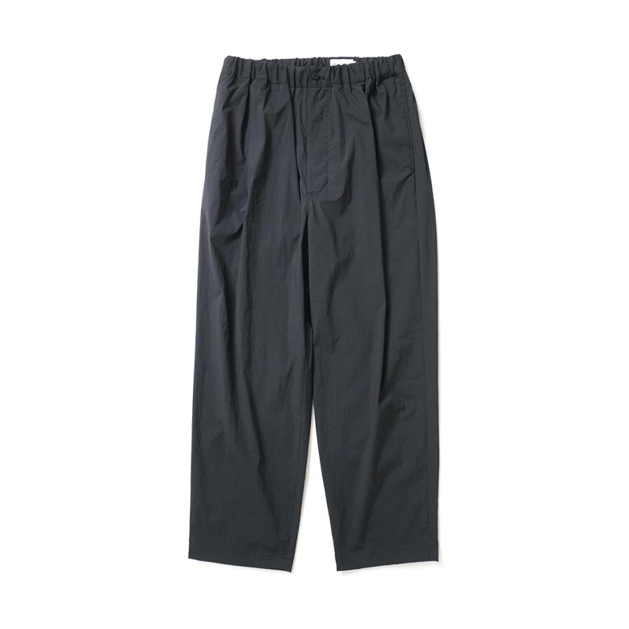 STILL BY HAND スティルバイハンド / PT04262 - CHARCOAL ナイロン／ポリウレタン テーパードパンツ | STILL BY HAND