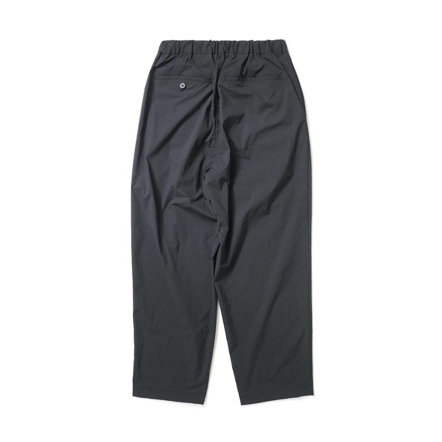 STILL BY HAND スティルバイハンド / PT04262 - CHARCOAL ナイロン／ポリウレタン テーパードパンツ | STILL BY HAND | 01
