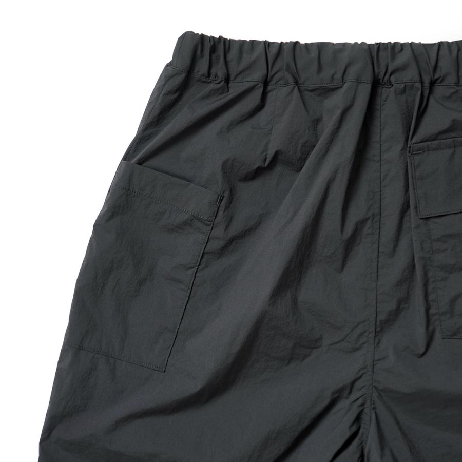 STILL BY HAND スティルバイハンド / PT11262 - CHARCOAL ナイロン／ポリウレタン イージーショーツ | STILL BY HAND | 03
