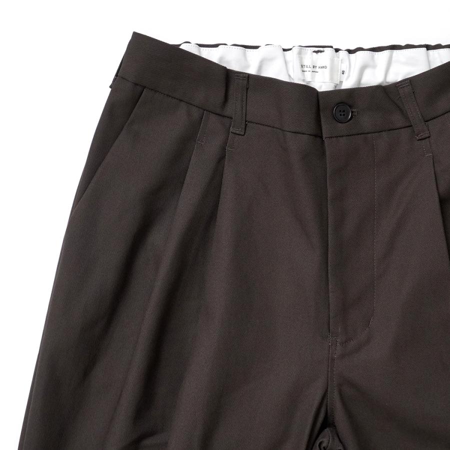 STILL BY HAND スティルバイハンド / PT05263 - DARK BROWN コットンツイル ディープタックパンツ Deep tuck pressed pants | STILL BY HAND | 02