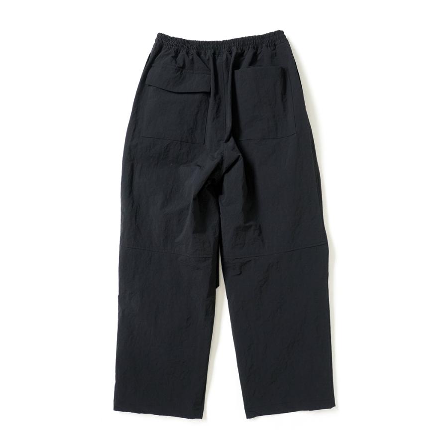 STILL BY HAND スティルバイハンド / PT02263 - BLACK ナイロン ニータックパンツ Crispy knee tuck wide pants | STILL BY HAND | 01