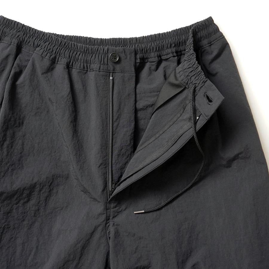 STILL BY HAND スティルバイハンド / PT02263 - BLACK ナイロン ニータックパンツ Crispy knee tuck wide pants | STILL BY HAND | 06