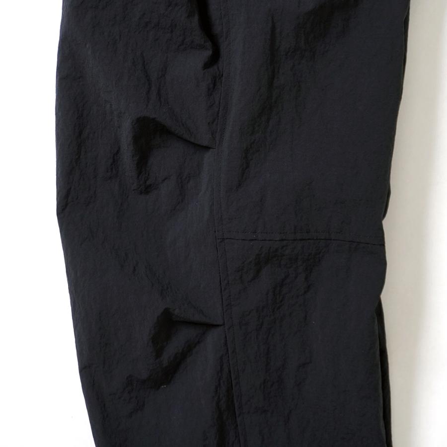 STILL BY HAND スティルバイハンド / PT02263 - BLACK ナイロン ニータックパンツ Crispy knee tuck wide pants | STILL BY HAND | 05