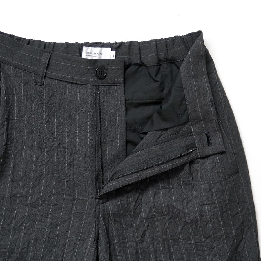STILL BY HAND スティルバイハンド / PT09263 - CHARCOAL ワンタックパンツ Creasy pleated pants | STILL BY HAND | 04