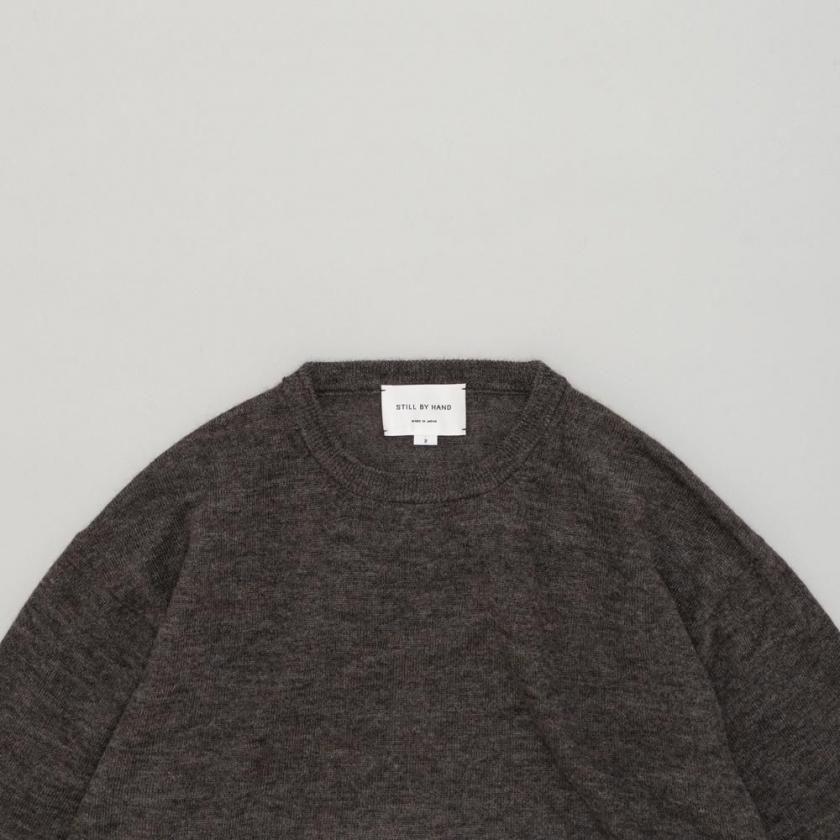 STILL BY HAND スティルバイハンド / KN03263 - ASH BROWN エクストラキッドモヘア混 クルーネックプルオーバー Wool mohair pullover | STILL BY HAND | 01