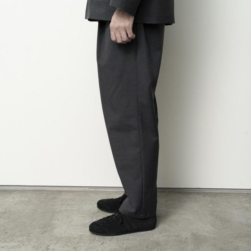 STILL BY HAND スティルバイハンド / PT01263 - CHARCOAL テーパード 2タックパンツ Relaxed 2 pleat pants | STILL BY HAND | 06