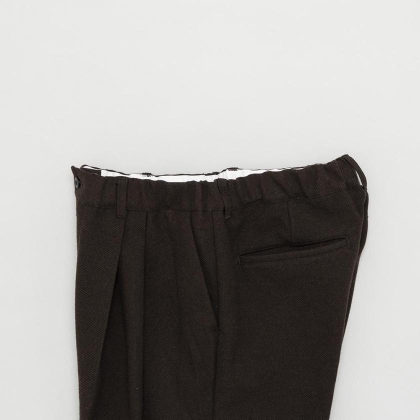 STILL BY HAND スティルバイハンド / PT07263 - DARK BROWN ウール混 ディープタックパンツ Wool mixed deep tuck pants | STILL BY HAND | 02