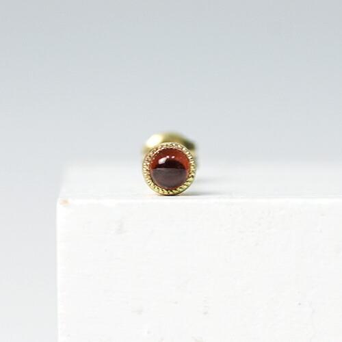 sala（サラ） / k18 一粒ストーン ピアス - ガーネット (片耳タイプ) | 