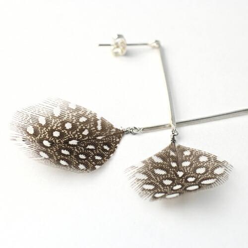 moca.arpeggio（モカ アルペジオ） / FP-5 Feather フェザー スティックピアス - ブラウン レディース ギフト プレゼント 贈り物 アクセサリー … | フェザー | 01