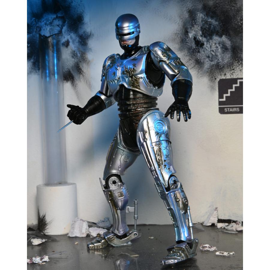 ネカ 『ロボコップ』 7インチ アクションフィギュア アルティメット バトルダメージ ロボコップ アレックス・マーフィ withドッキングステーション |  | 12