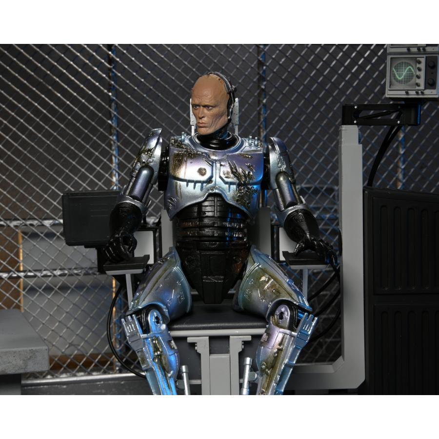 ネカ 『ロボコップ』 7インチ アクションフィギュア アルティメット バトルダメージ ロボコップ アレックス・マーフィ withドッキングステーション |  | 14