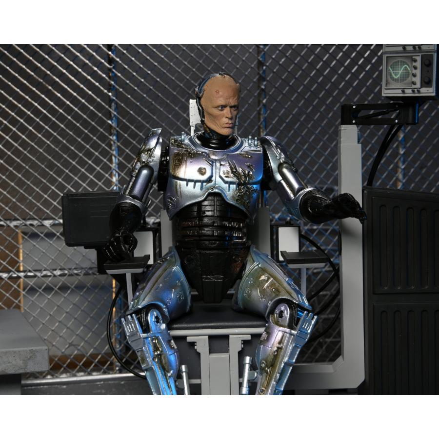 ネカ 『ロボコップ』 7インチ アクションフィギュア アルティメット バトルダメージ ロボコップ アレックス・マーフィ withドッキングステーション |  | 15