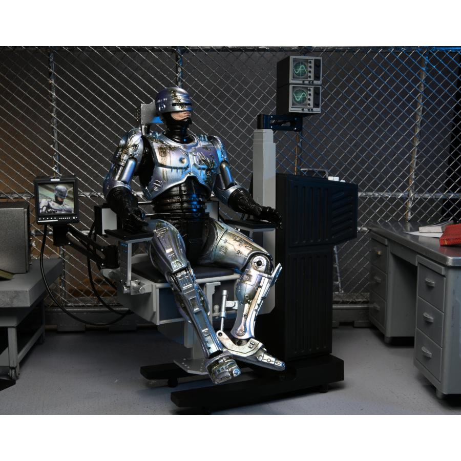 ネカ 『ロボコップ』 7インチ アクションフィギュア アルティメット バトルダメージ ロボコップ アレックス・マーフィ withドッキングステーション |  | 01