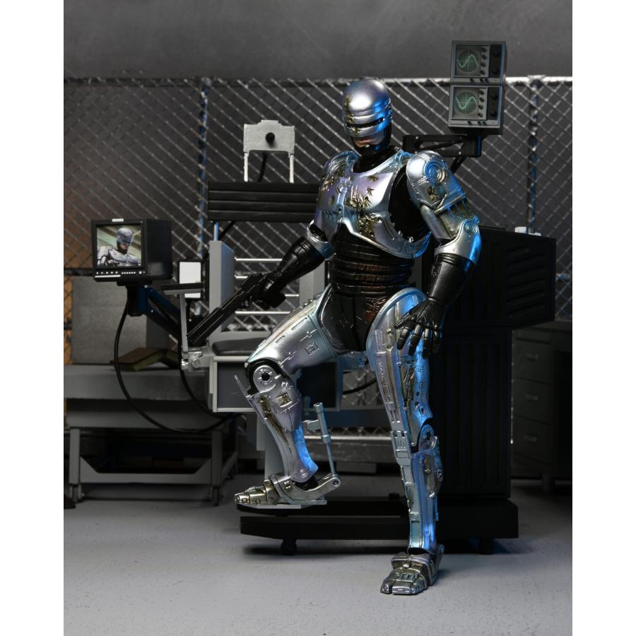 ネカ 『ロボコップ』 7インチ アクションフィギュア アルティメット バトルダメージ ロボコップ アレックス・マーフィ withドッキングステーション |  | 20
