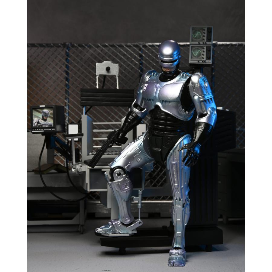 ネカ 『ロボコップ』 7インチ アクションフィギュア アルティメット ロボコップ アレックス・マーフィ |  | 12