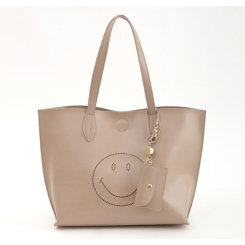 スマイルパンチングトートバッグ にこちゃん トートバック スマイリー スマイルバッグ パンチングバッグ Cooco パンチング パスケース付き E 876 Eily 通販 Yahoo ショッピング