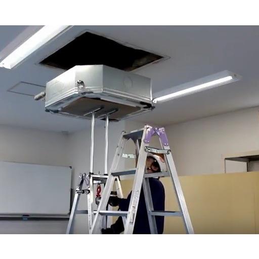 アッパー昇降機