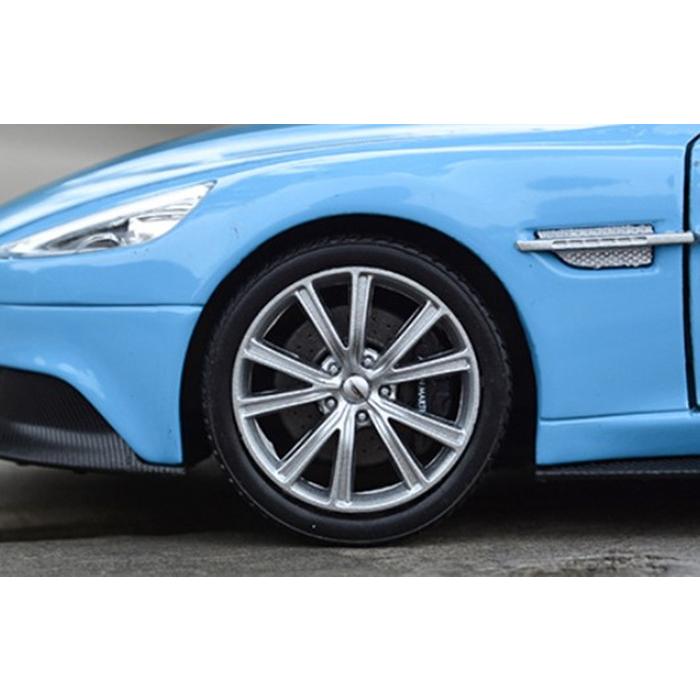 1/24 アストンマーチン Aston Martin V12 VANQUISH ミニカー 模型 完成