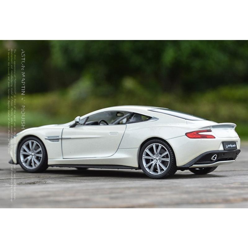 1/24 アストンマーチン Aston Martin V12 VANQUISH ミニカー 模型 完成