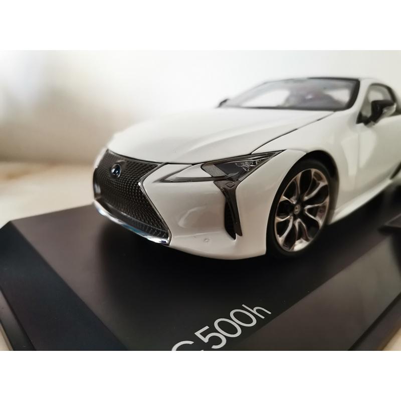 レクサス　LEXUS  LC500h 1/18スケール 　ミニカー　模型　三色　ホワイト　ブルー　レッド　展示台付｜eiwasailsors｜07