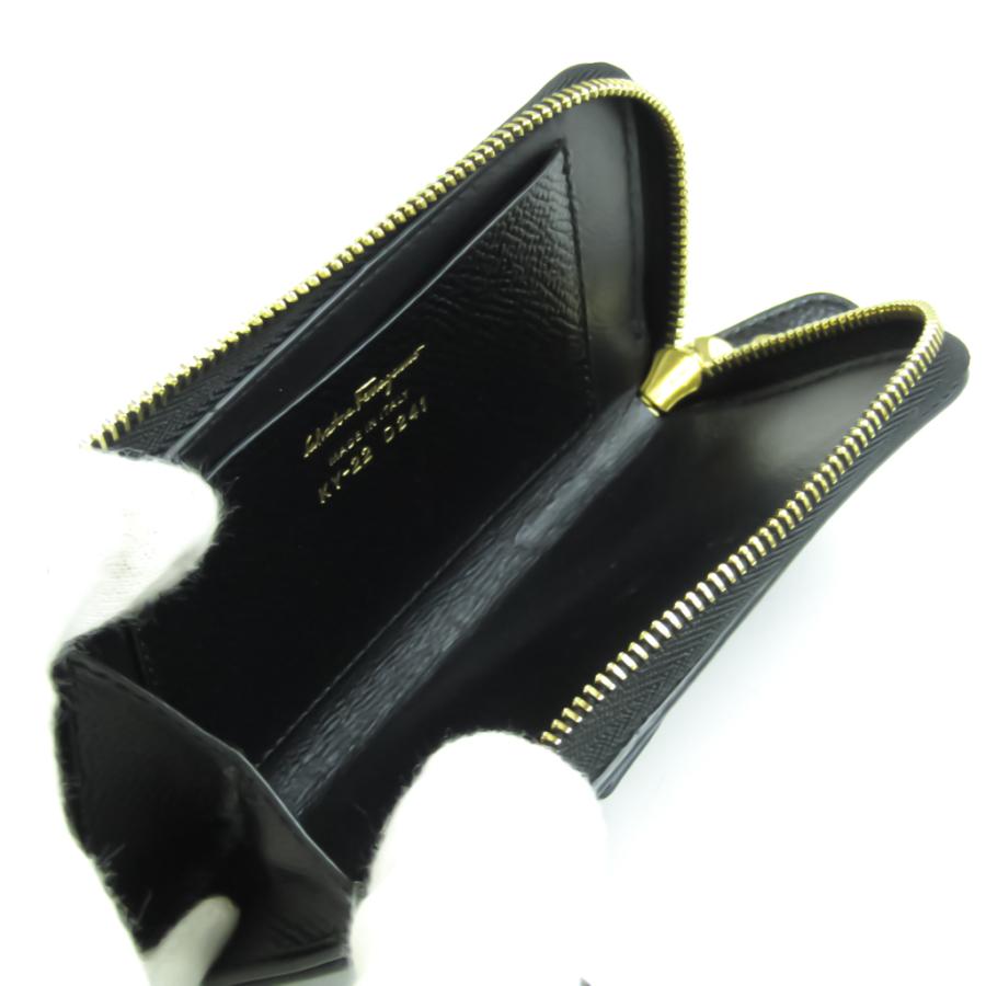 【新品同様】サルヴァトーレフェラガモ　折財布　レザー　カード　お札　小銭　コイン FERRAGAMO サルヴァトーレ・フェラガモ ヴァラ KY-22 D241