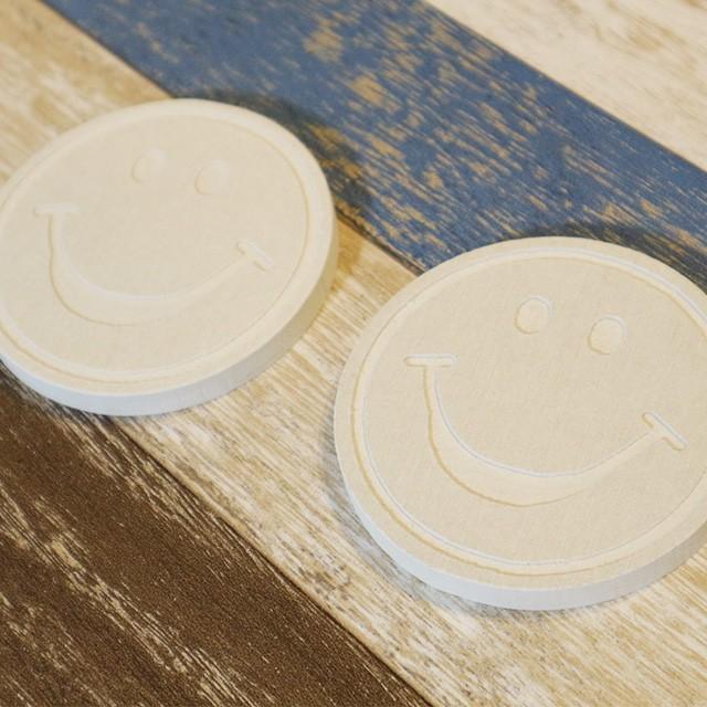 珪藻土 コースター スマイリー フェイス グッズ 雑貨 西海岸 カリフォルニア雑貨 ニコちゃんマーク スマイル 公認 珪藻土スマイルコースター Af1 西海岸雑貨のエルアンドシー 通販 Yahoo ショッピング