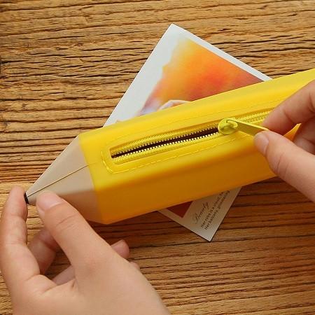送料無料 新品 シリコン 鉛筆型筆箱 ペンケース えんぴつ型 6色からご選択 ジッパータイプ ふでばこ かわいい ふで箱 鉛筆タイプ 文房具 Tool00 エルストア 通販 Yahoo ショッピング