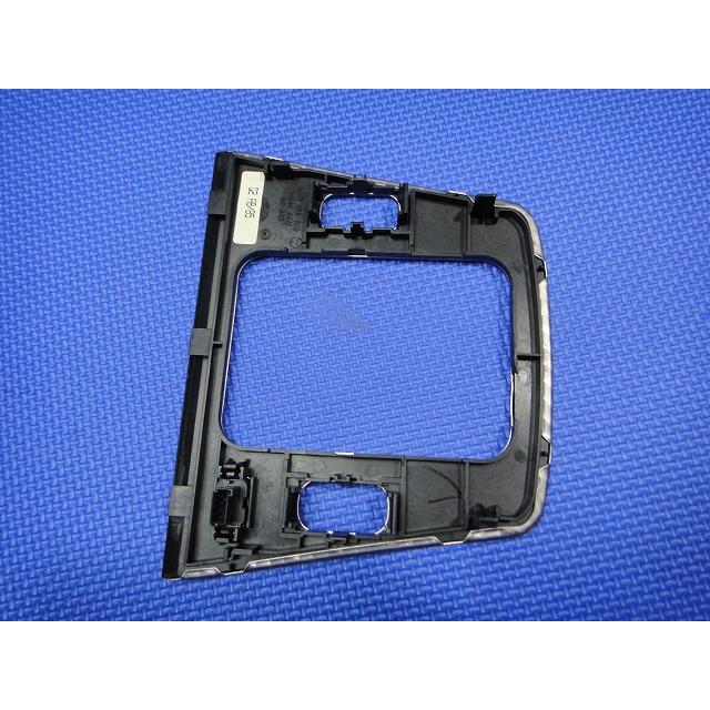 メルセデス ベンツ SLK R170 等 シフト パネル  品番 1706803036   [0011] |  | 03