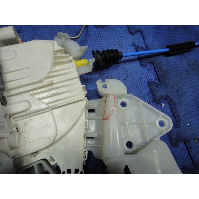メルセデス ベンツ W212 E300 E350 等 右 フロント ドアロック ソレノイド アクチュエーター 品番 2047202035 [0066] |  | 04