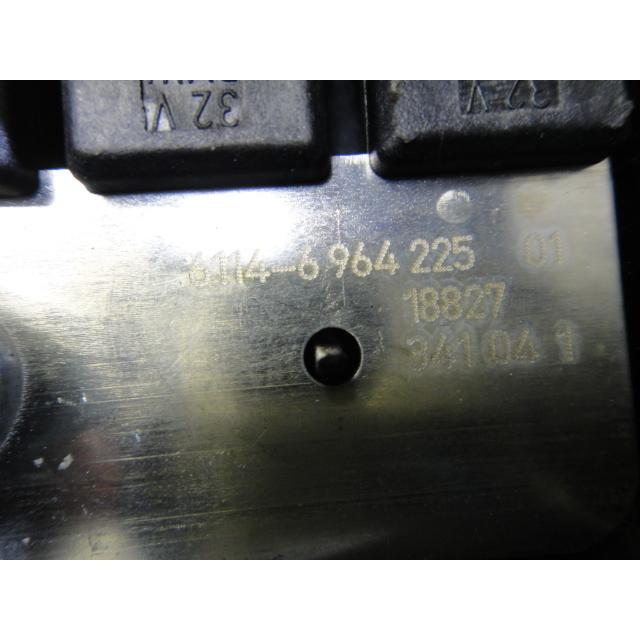 BMW E65 740i HL40 等  バッテリー ターミナル カバー ヒューズボックス 8387568   6964225  [0084] |  | 02