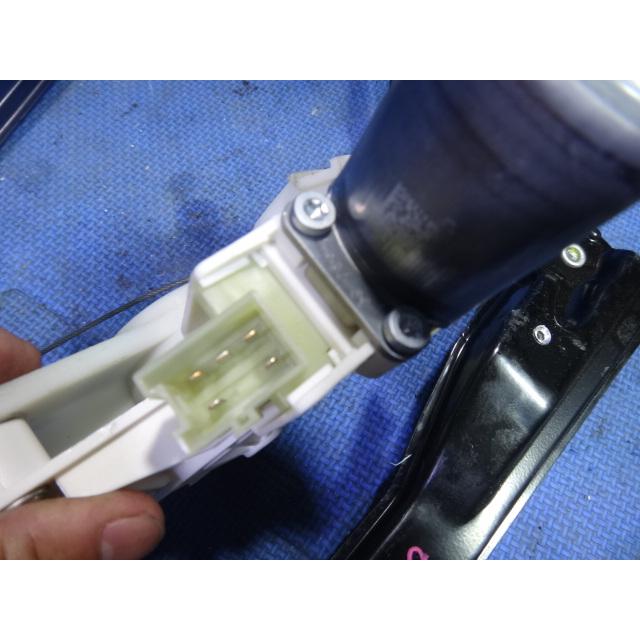 メルセデス ベンツ W204 C200 等 左 フロント パワーウィンドウ レギュレーター   [0199] |  | 02