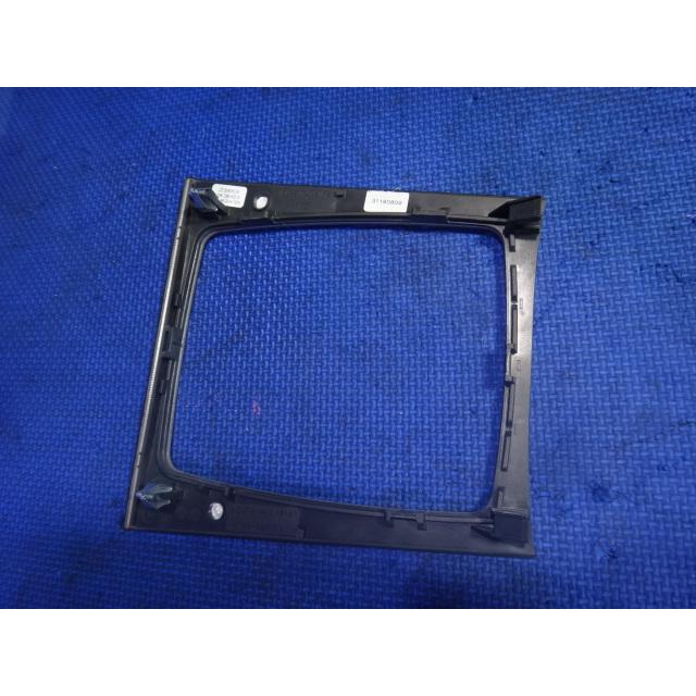 メルセデス ベンツ W204 C200 等 純正 シフトゲートパネル 品番 2046803407  [0199] |  | 03