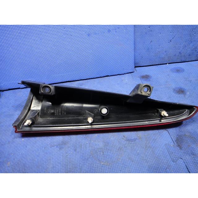 2011y ルノー カングー KWK4M 等 左 テール レンズ ランプ 上 フィニッシャー 品番 8200419966 [0220] |  | 01