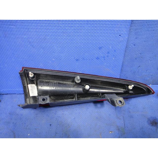 2011y ルノー カングー KWK4M 等 右 テール レンズ ランプ 上 フィニッシャー 品番 8200419967 [0220] |  | 01