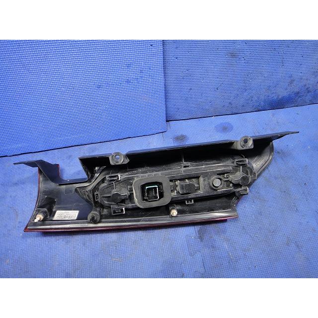 2011y ルノー カングー KWK4M 等 右 テール レンズ ランプ ライト 下  品番 8200419952 [0220] |  | 01