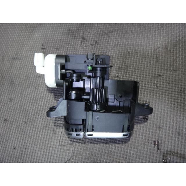 メルセデス ベンツ  SL500 R230 等 グローブ ボックス 開閉  スイッチ エアバック 品番 2306800084  【0225】 |  | 01