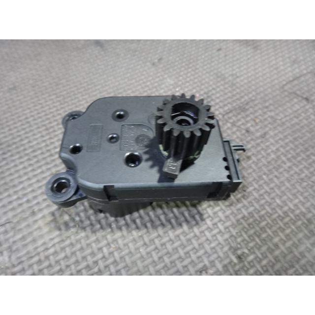 メルセデス ベンツ  SL500 R230 等 エアコン ヒーター フラップ モーター (1) 品番 2038201642 【0225】 |  | 02