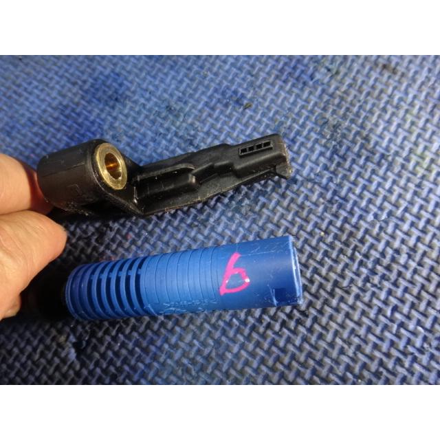 BMW Z4 E85 BT22 BT25 BT30 等  フロント スピード センサー (b)　ABS   [0668] |  | 01