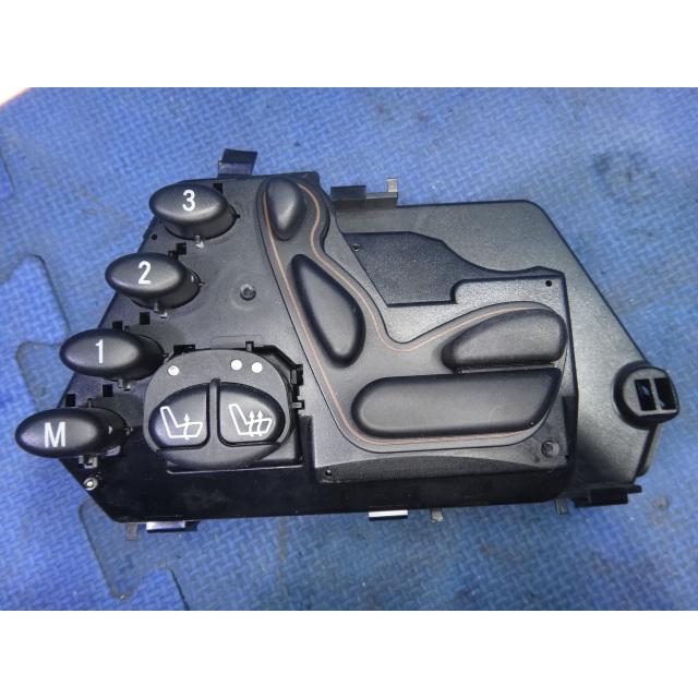 メルセデス ベンツ  W220 S320 S350 S500 等 左 フロント シート スイッチ 品番 2208212179   [0729] | 