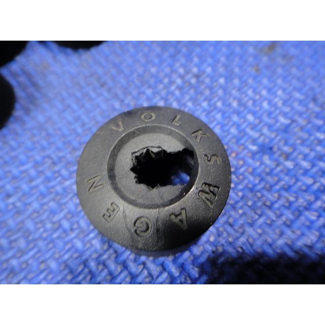 VW ザ ビートル 16CBZ 等 純正 ホイール ボルト キャップ付き x20本 1台分  [0928] |  | 05