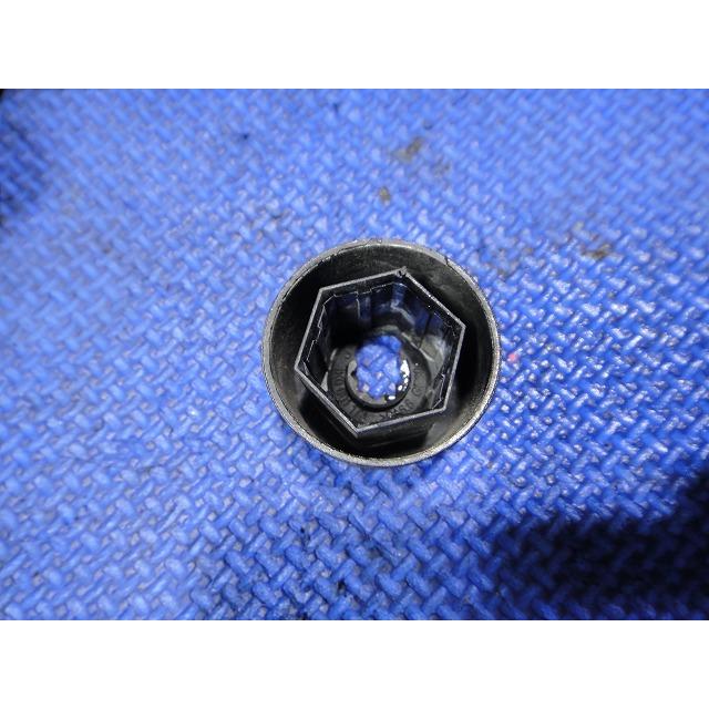 VW ザ ビートル 16CBZ 等 純正 ホイール ボルト キャップ付き x20本 1台分  [0928] |  | 06