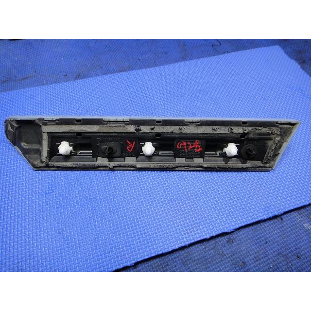 VW ザ ビートル 16CBZ 等 右 リア フェンダー モール 品番 5C5853932  LP5F/デニムブルー [0928] |  | 02