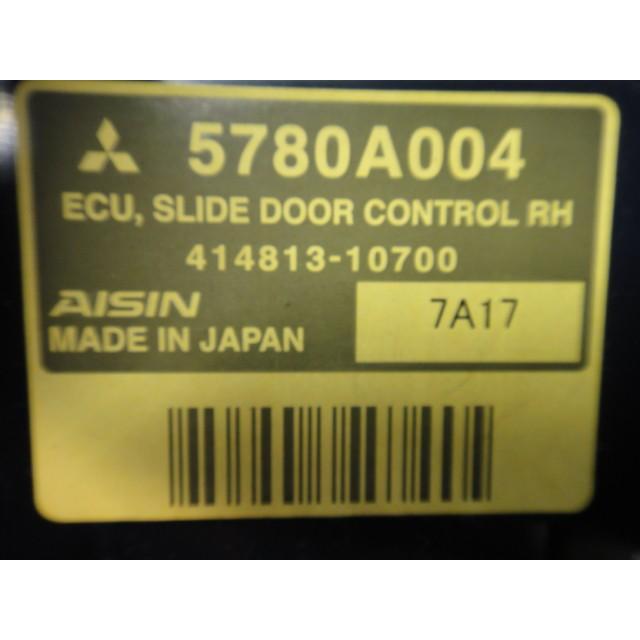 三菱 デリカ D5 CV5W 等　右 リア パワースライド ドア コンピューター 5780A004   [1012] |  | 01