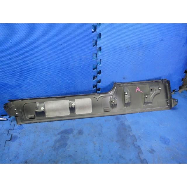 三菱 デリカ D5 CV5W 等　右 リア スライド レール カバー　 黒/X24A75  [1012] |  | 02